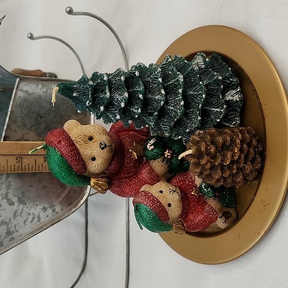 Resin and Metal Christmas Decor - Picture 10 of 16